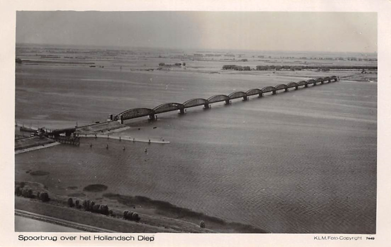 picture postcard with Moerdijk railway bridge