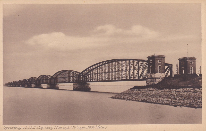 picture postcard with Moerdijk railway bridge